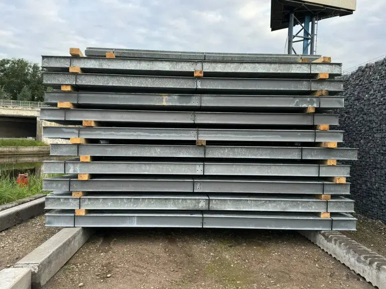 IPE 180 steel beam (10x)