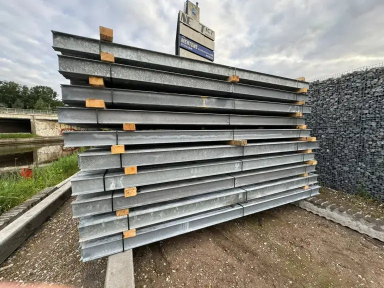 IPE 180 steel beam (10x)
