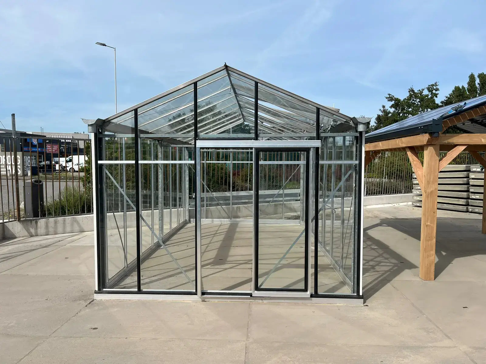 Recreational greenhouse (approx. 14m²)