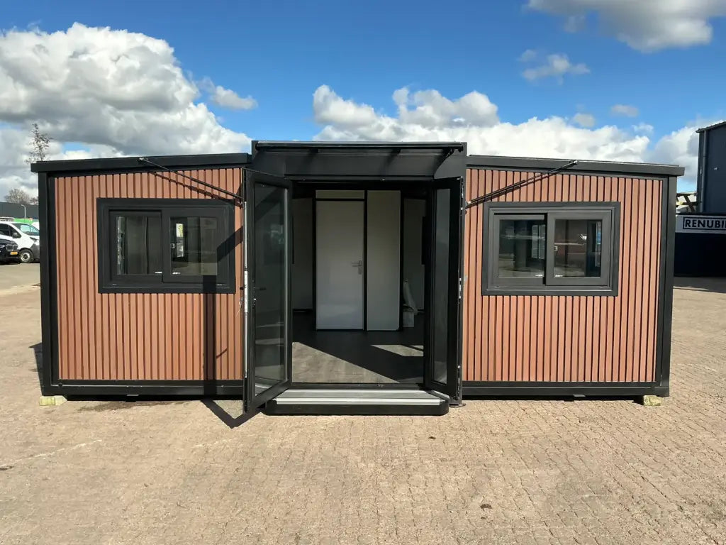 Mobile living unit / Tiny home with bathroom