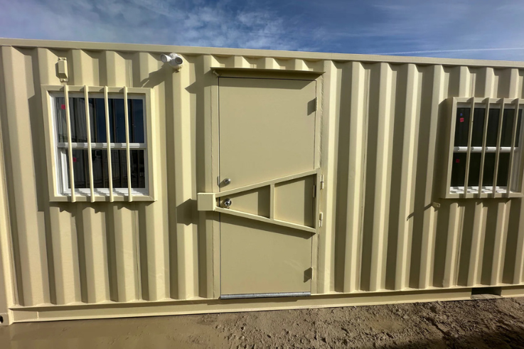40ft Mobile Office Shipping Container with Storage (18/22) (40STMOS1822)