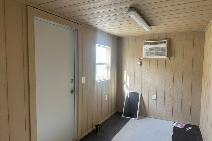 40ft Mobile Office Shipping Container with Storage (18/22) (40STMOS1822)