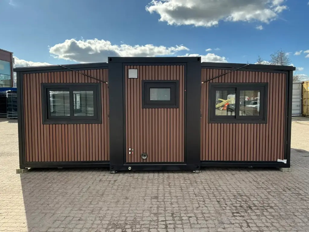 Mobile living unit / Tiny home with bathroom
