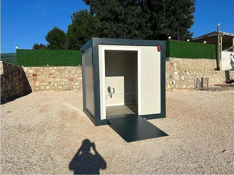 Toilet container for disabled people, 220 x 220 cm