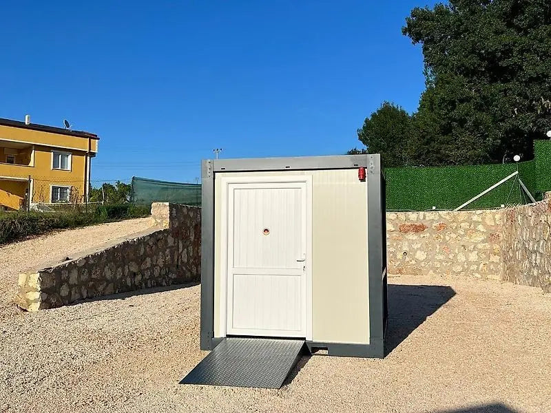 Toilet container for disabled people, 220 x 220 cm