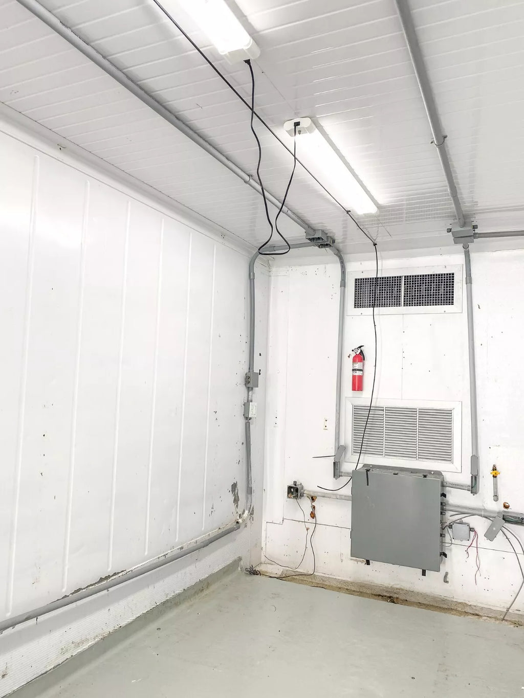 40 Foot High Cube Insulated Shipping Container with 5 Ton Bard HVAC